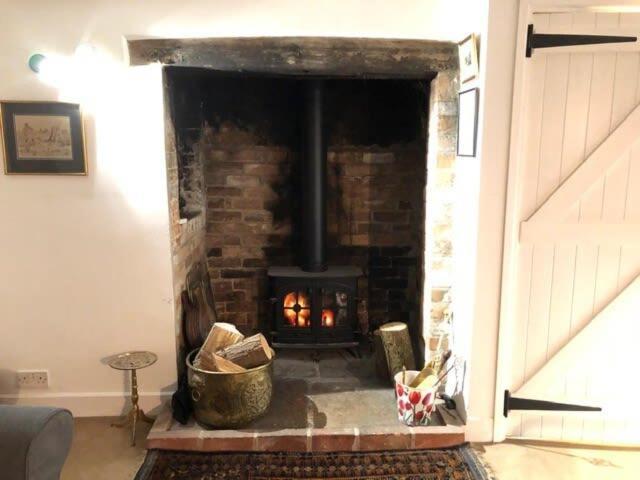 River Cottage A Country Retreat In Wooded Gardens East Stoke  المظهر الخارجي الصورة